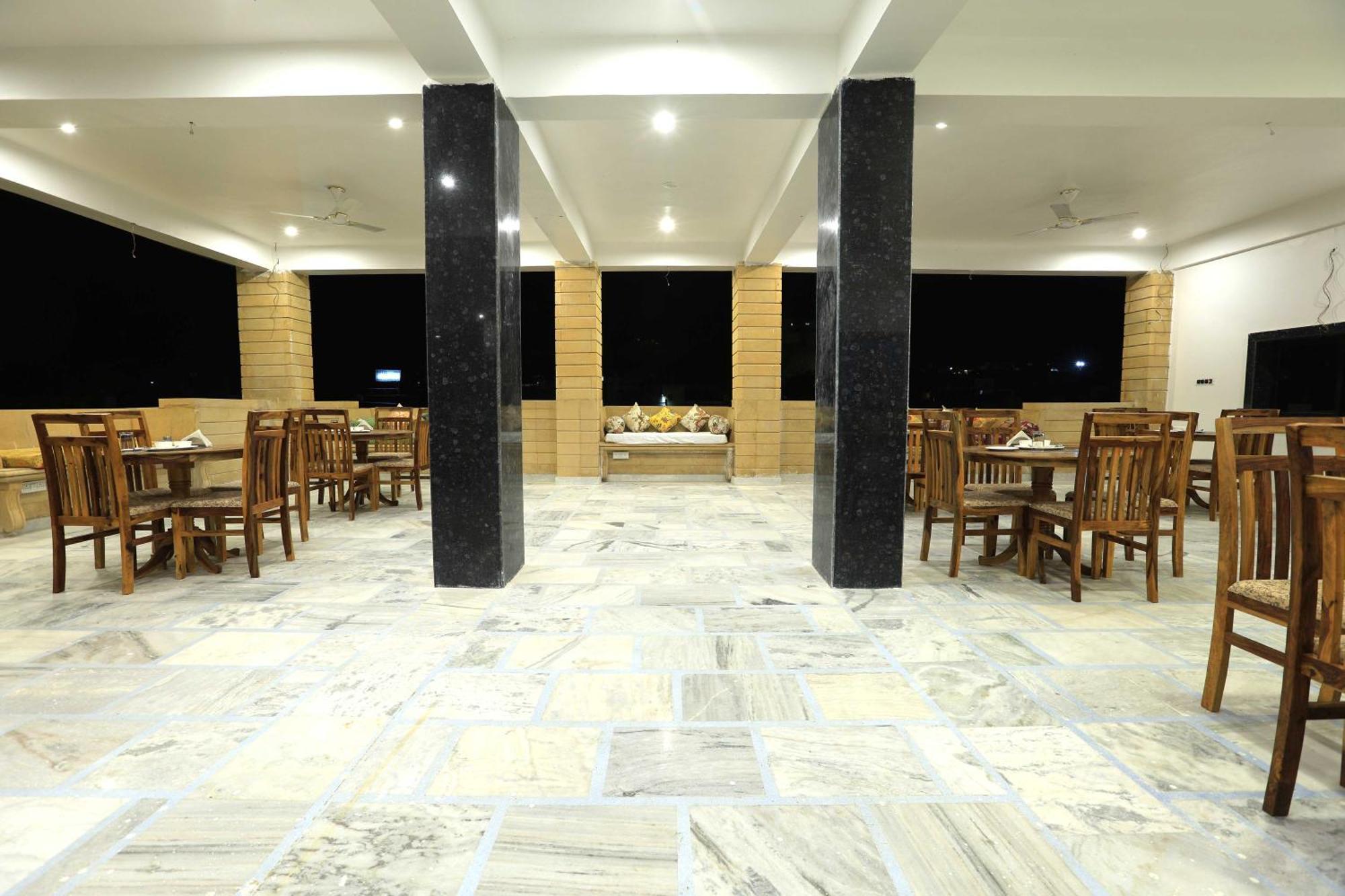 Hotel Golden Signature Dzsaiszalmer Kültér fotó
